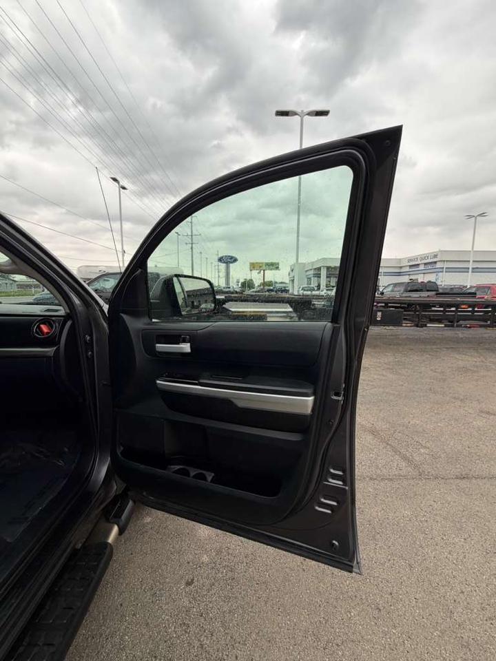 Toyota Tundra 4WD SR5 CrewMax 5.5' Bed 5.7L FFV (Natl) 2017