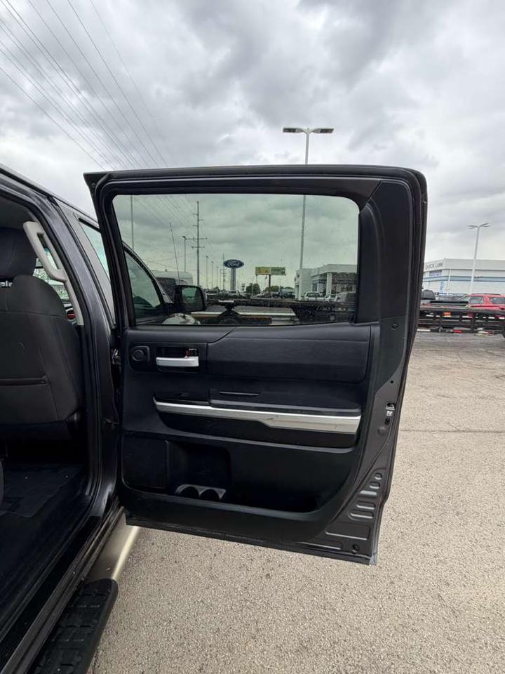 Toyota Tundra 4WD SR5 CrewMax 5.5' Bed 5.7L FFV (Natl) 2017