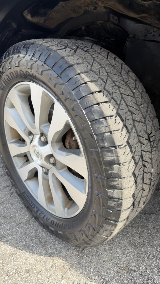 Toyota Tundra 4WD Truck CrewMax 5.7L V8 6-Spd AT LTD (Natl) 2016