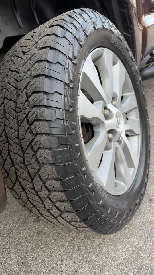 Toyota Tundra 4WD Truck CrewMax 5.7L V8 6-Spd AT LTD (Natl) 2016