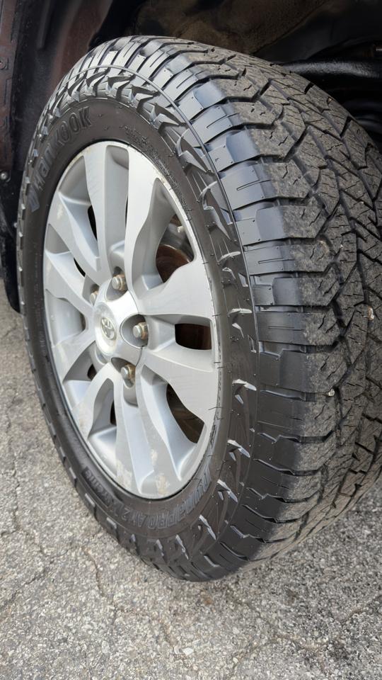 Toyota Tundra 4WD Truck CrewMax 5.7L V8 6-Spd AT LTD (Natl) 2016