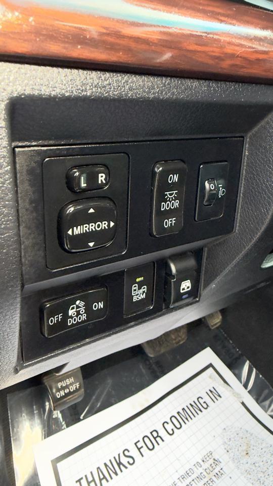 Toyota Tundra 4WD Truck CrewMax 5.7L V8 6-Spd AT LTD (Natl) 2016