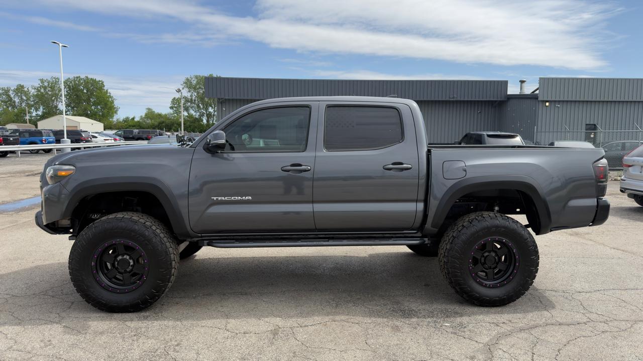 Toyota Tacoma TRD Off Road Double Cab 5' Bed V6 4x4 MT (Natl) 2017