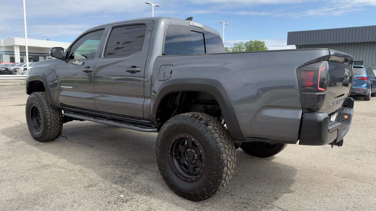 Toyota Tacoma TRD Off Road Double Cab 5' Bed V6 4x4 MT (Natl) 2017