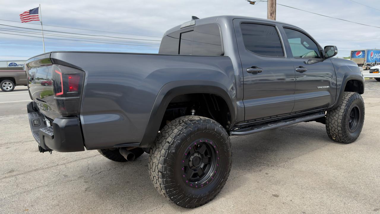 Toyota Tacoma TRD Off Road Double Cab 5' Bed V6 4x4 MT (Natl) 2017