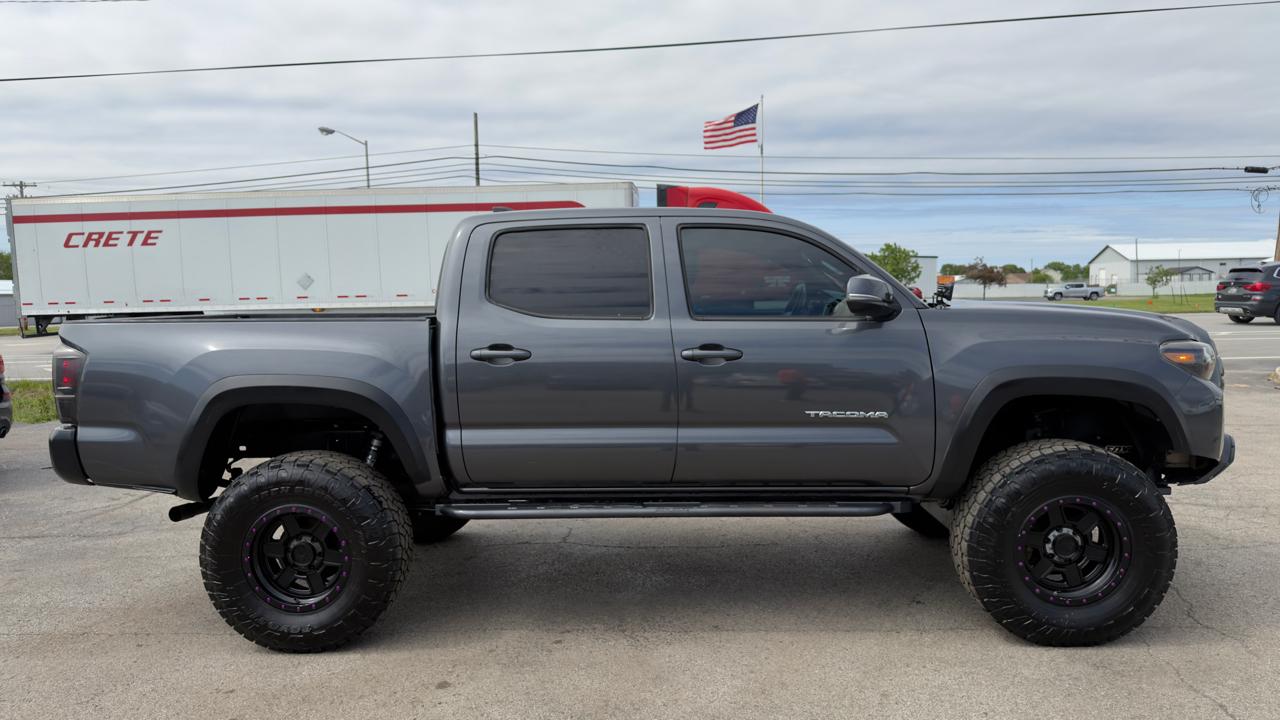 Toyota Tacoma TRD Off Road Double Cab 5' Bed V6 4x4 MT (Natl) 2017