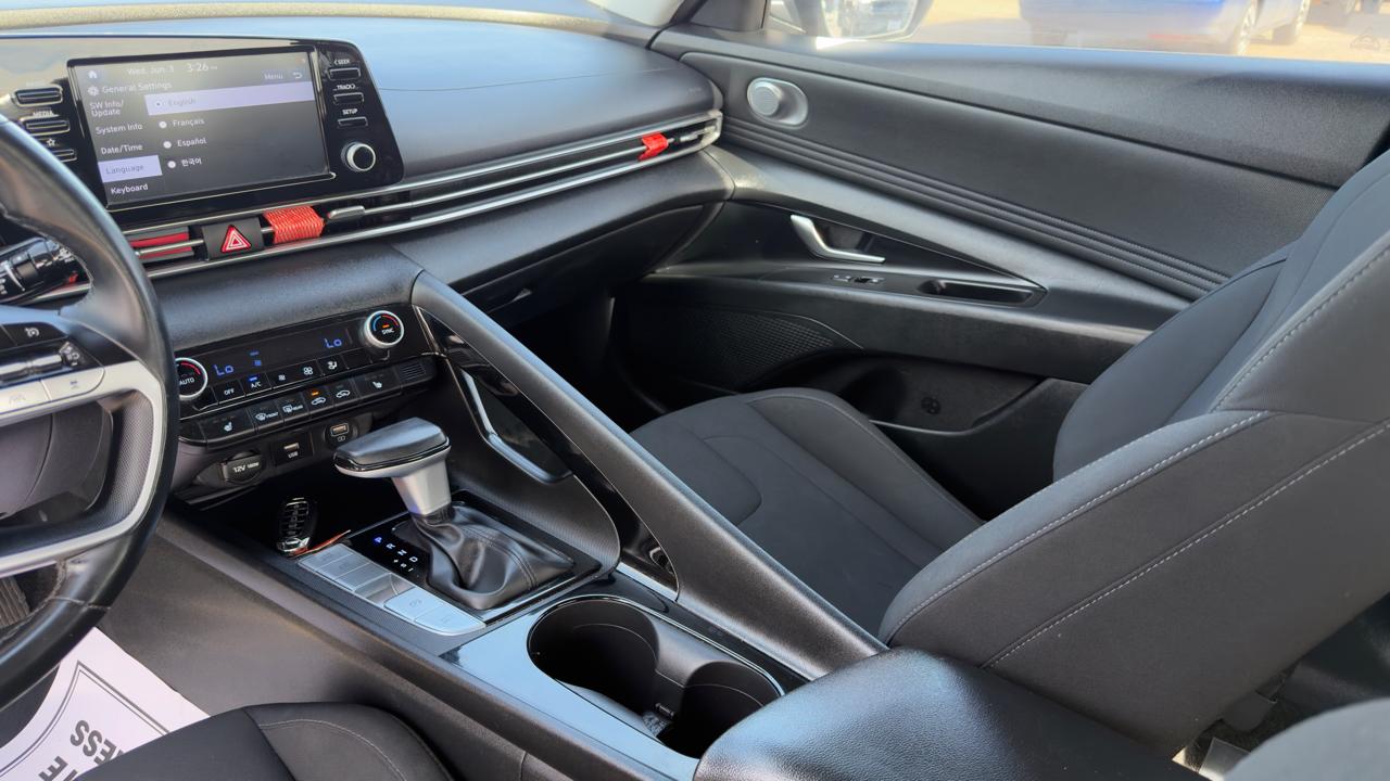 Hyundai Elantra SEL IVT *Ltd Avail* 2021