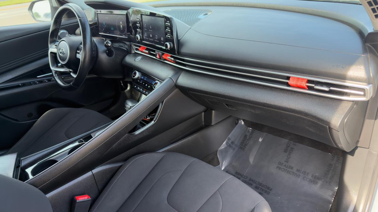 Hyundai Elantra SEL IVT *Ltd Avail* 2021