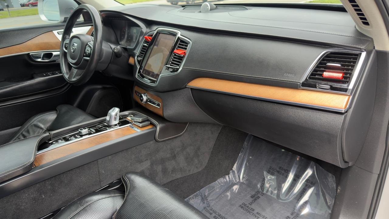Volvo XC90 T8 eAWD Plug-In Hybrid 7-Passenger Inscription 2017