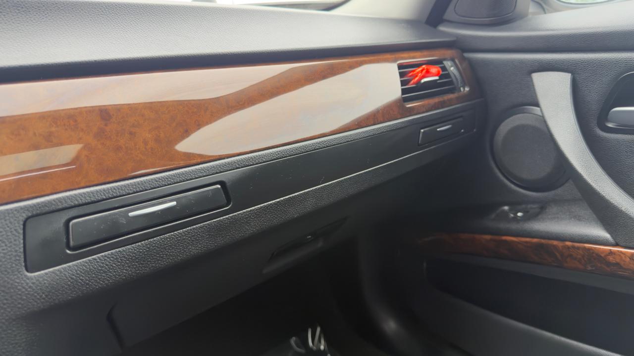 BMW 3 Series 4dr Sdn 328i xDrive AWD SULEV 2009