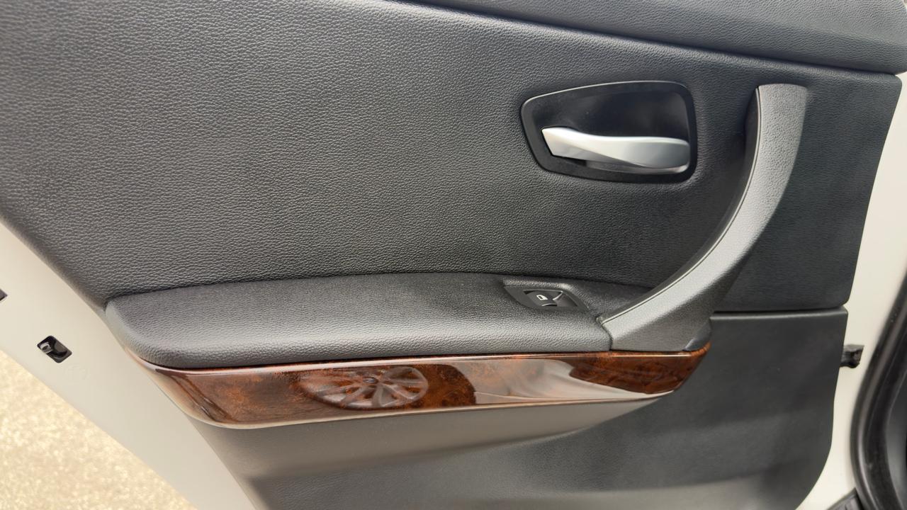 BMW 3 Series 4dr Sdn 328i xDrive AWD SULEV 2009