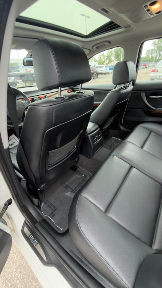 BMW 3 Series 4dr Sdn 328i xDrive AWD SULEV 2009