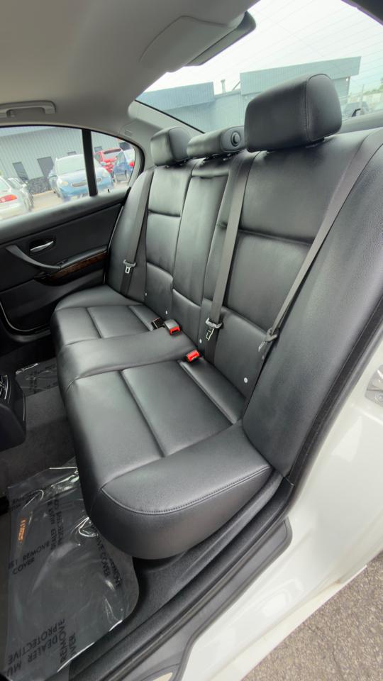BMW 3 Series 4dr Sdn 328i xDrive AWD SULEV 2009