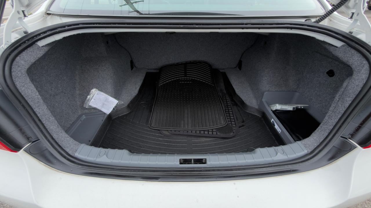 BMW 3 Series 4dr Sdn 328i xDrive AWD SULEV 2009