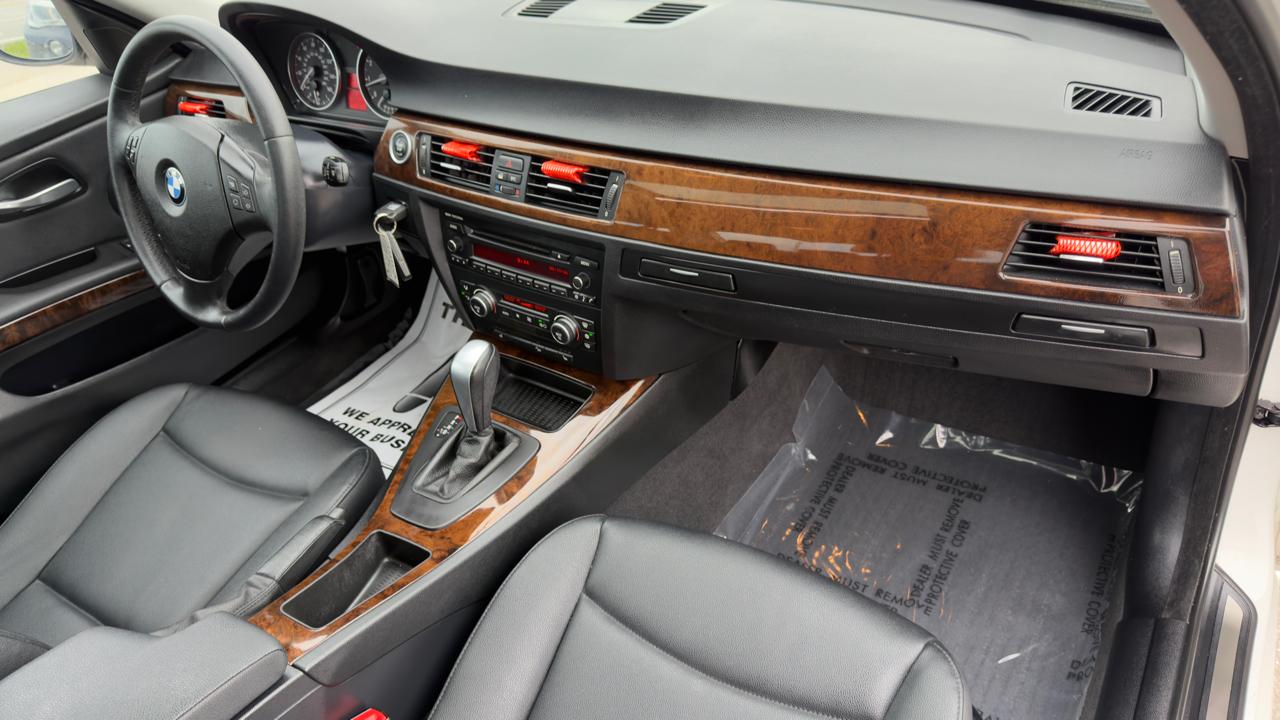 BMW 3 Series 4dr Sdn 328i xDrive AWD SULEV 2009