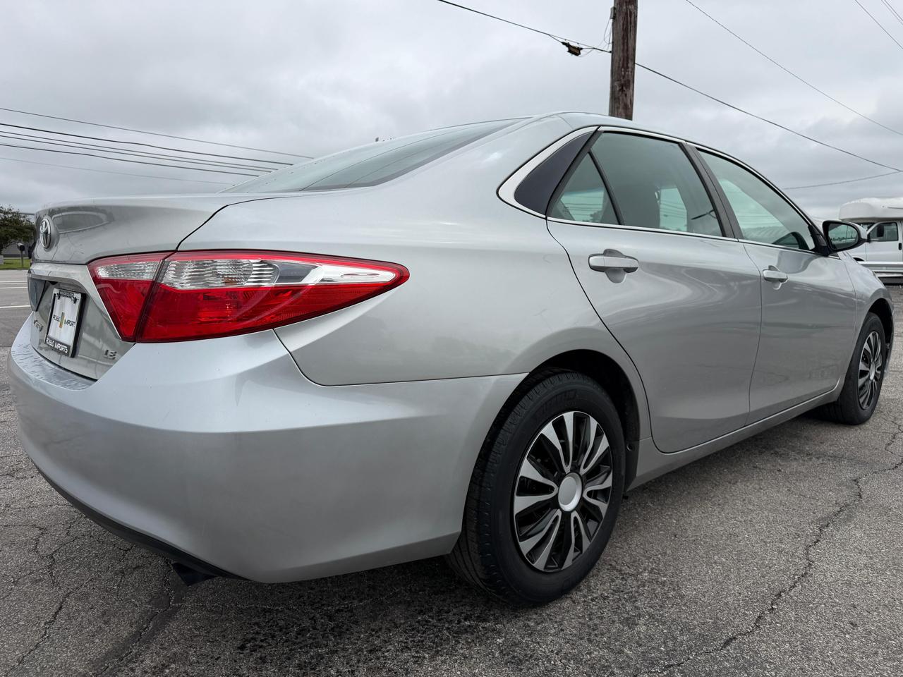Toyota Camry 4dr Sdn I4 Auto LE (Natl) 2015