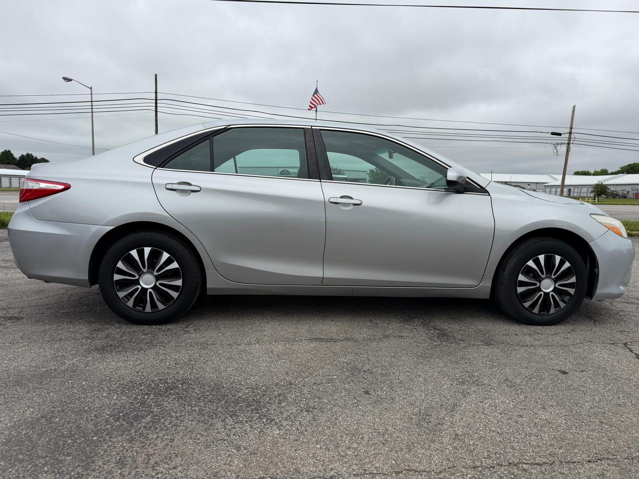 Toyota Camry 4dr Sdn I4 Auto LE (Natl) 2015