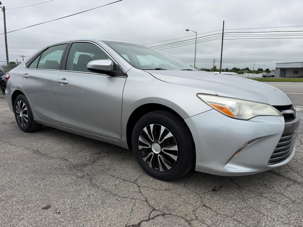 Toyota Camry 4dr Sdn I4 Auto LE (Natl) 2015