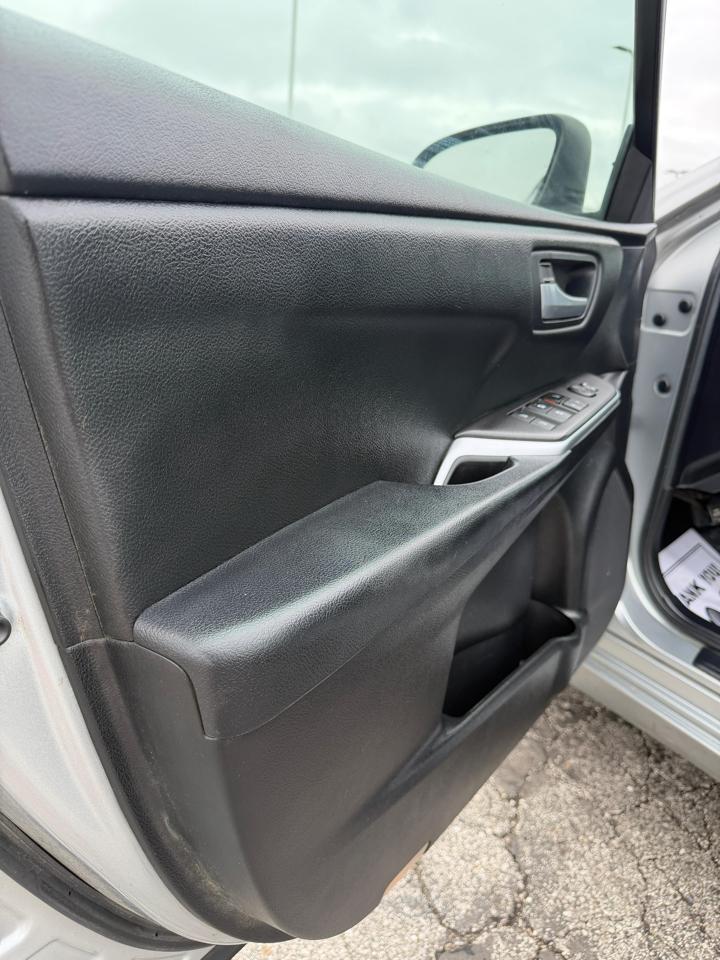 Toyota Camry 4dr Sdn I4 Auto LE (Natl) 2015