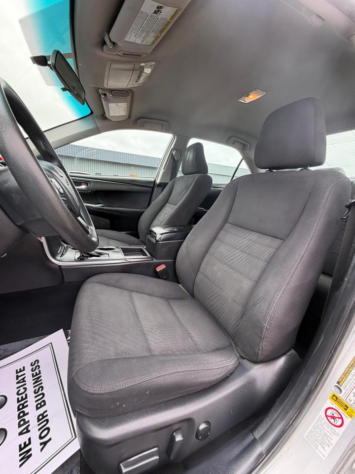 Toyota Camry 4dr Sdn I4 Auto LE (Natl) 2015