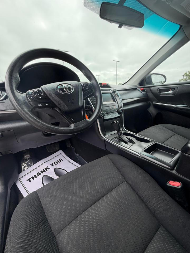 Toyota Camry 4dr Sdn I4 Auto LE (Natl) 2015