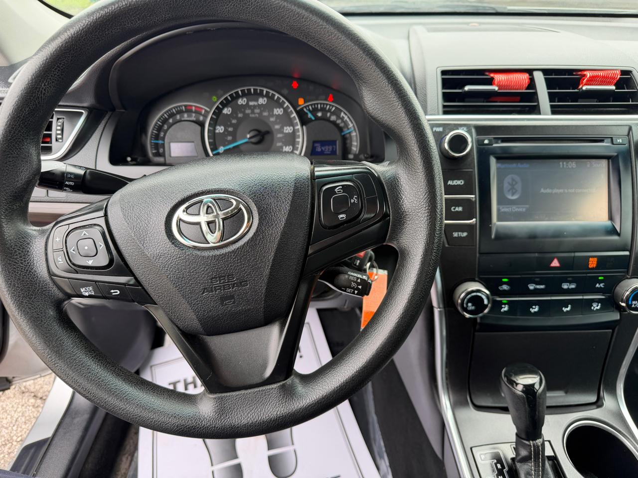 Toyota Camry 4dr Sdn I4 Auto LE (Natl) 2015