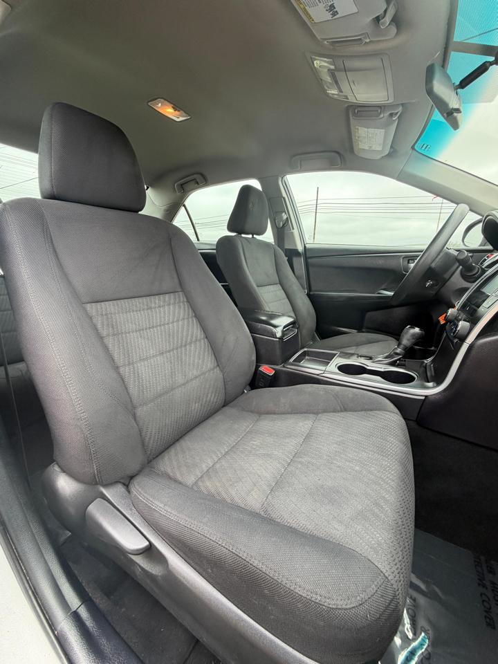 Toyota Camry 4dr Sdn I4 Auto LE (Natl) 2015