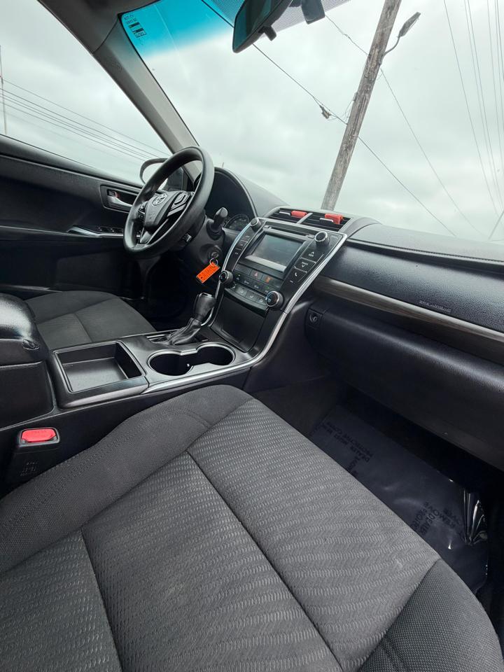 Toyota Camry 4dr Sdn I4 Auto LE (Natl) 2015