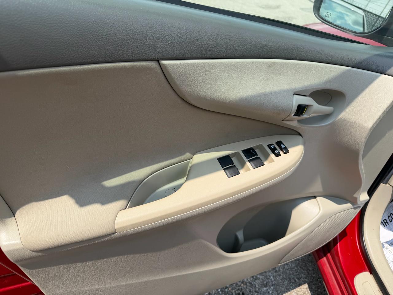 Toyota Corolla 4dr Sdn Auto LE (Natl) 2009