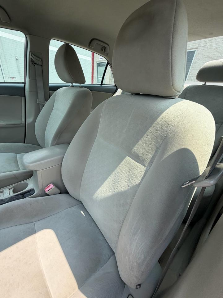Toyota Corolla 4dr Sdn Auto LE (Natl) 2009