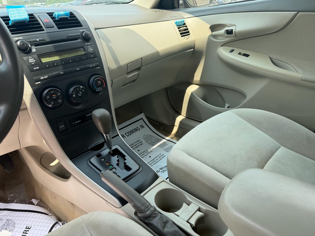 Toyota Corolla 4dr Sdn Auto LE (Natl) 2009