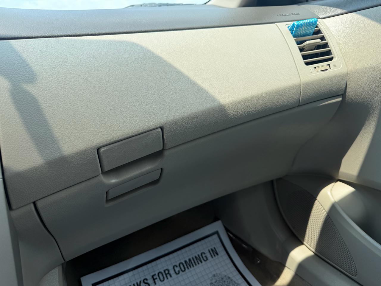 Toyota Corolla 4dr Sdn Auto LE (Natl) 2009