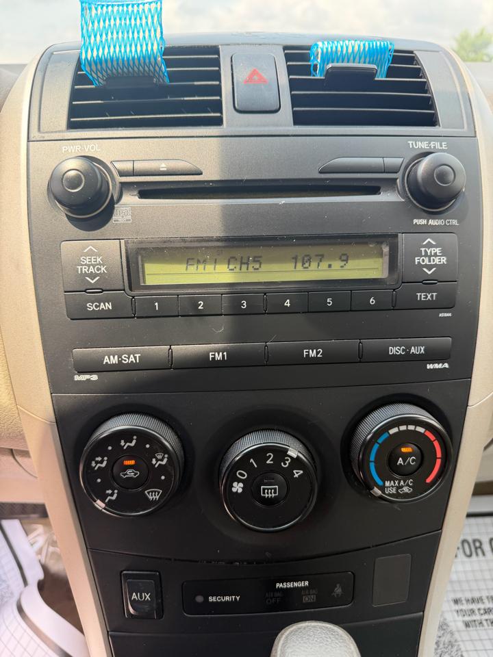 Toyota Corolla 4dr Sdn Auto LE (Natl) 2009