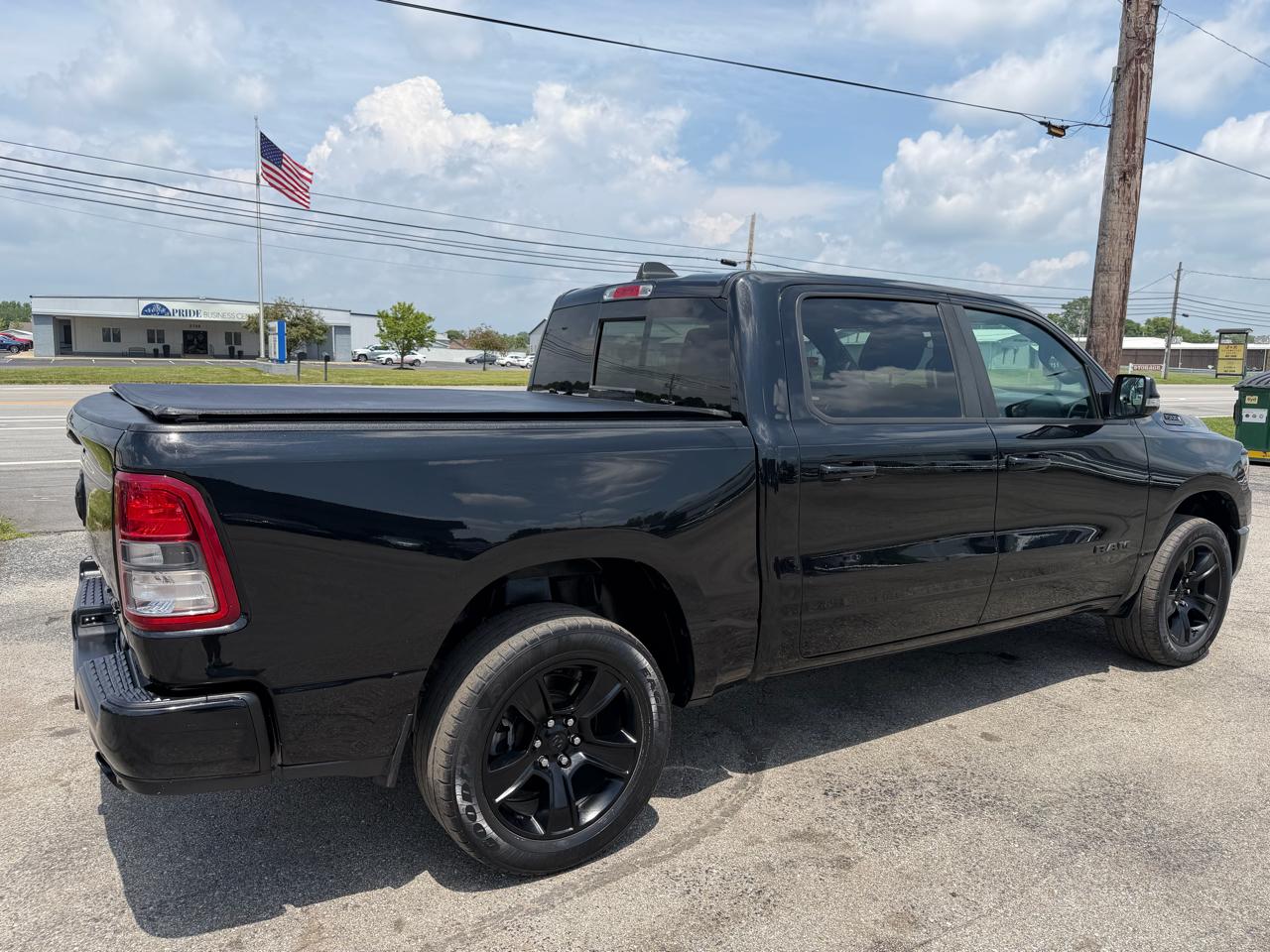 RAM 1500 Big Horn 4x4 Crew Cab 5'7" Box 2021