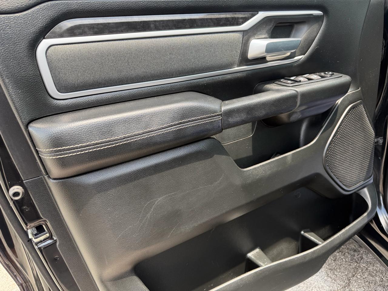 RAM 1500 Big Horn 4x4 Crew Cab 5'7" Box 2021