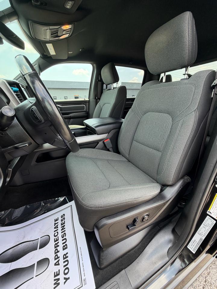 RAM 1500 Big Horn 4x4 Crew Cab 5'7" Box 2021