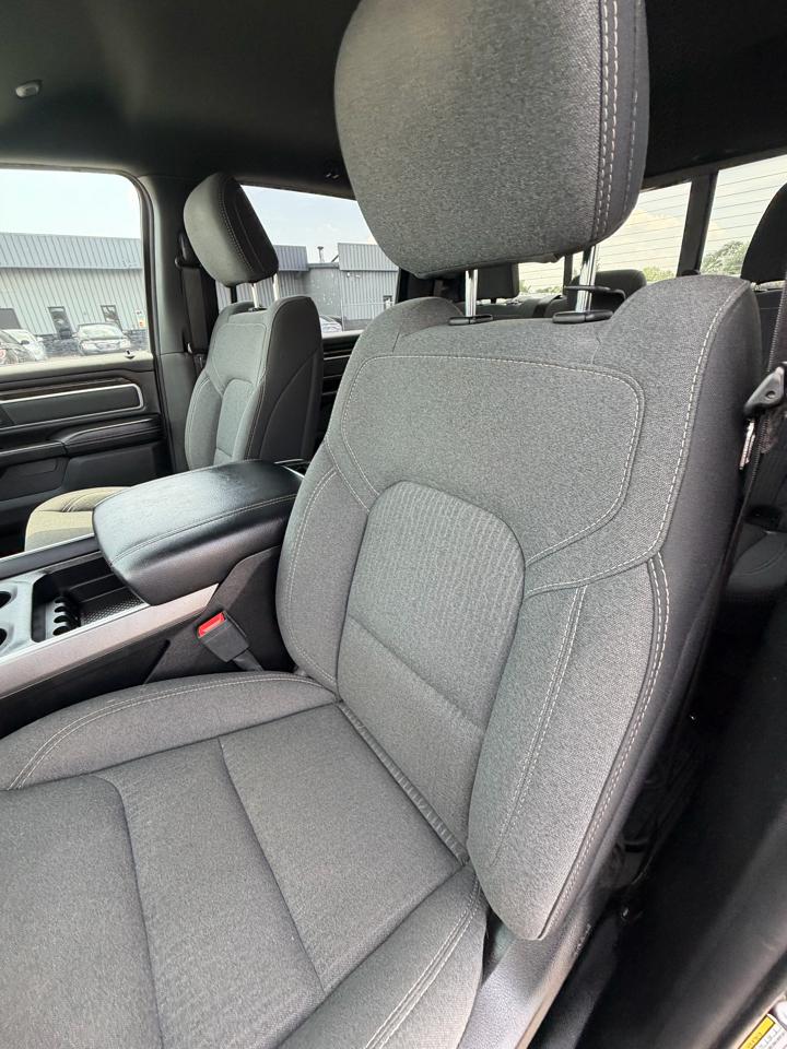 RAM 1500 Big Horn 4x4 Crew Cab 5'7" Box 2021