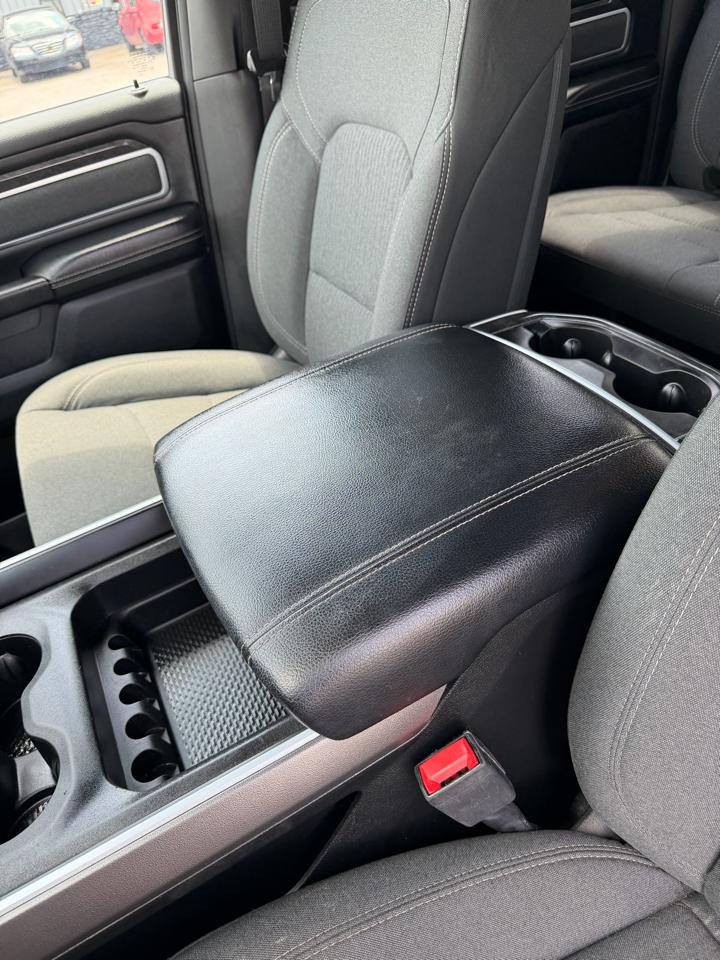 RAM 1500 Big Horn 4x4 Crew Cab 5'7" Box 2021