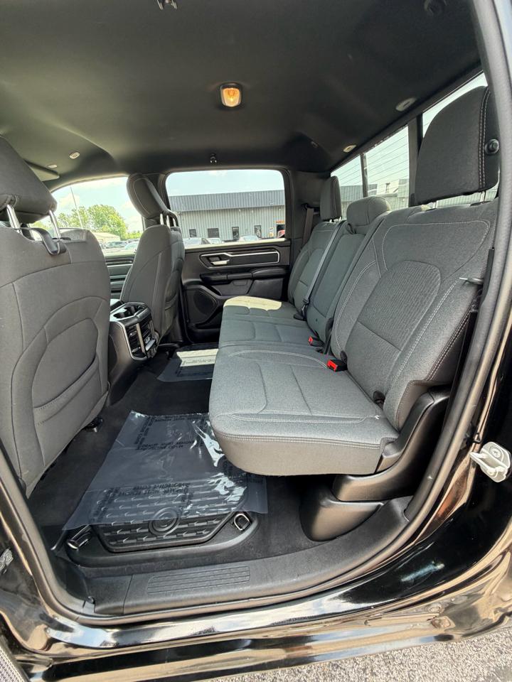 RAM 1500 Big Horn 4x4 Crew Cab 5'7" Box 2021