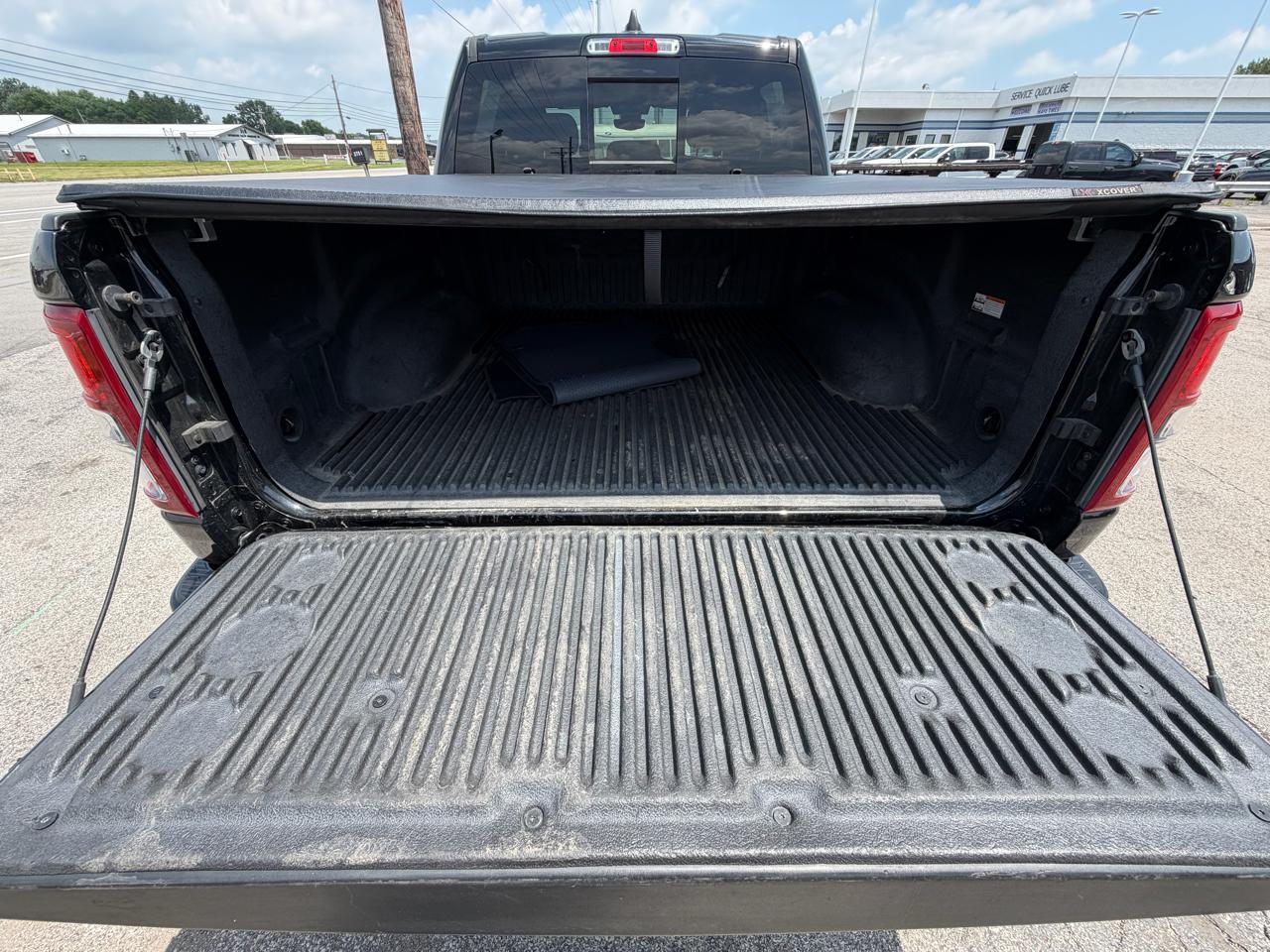 RAM 1500 Big Horn 4x4 Crew Cab 5'7" Box 2021
