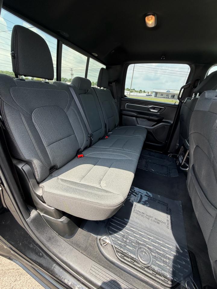 RAM 1500 Big Horn 4x4 Crew Cab 5'7" Box 2021