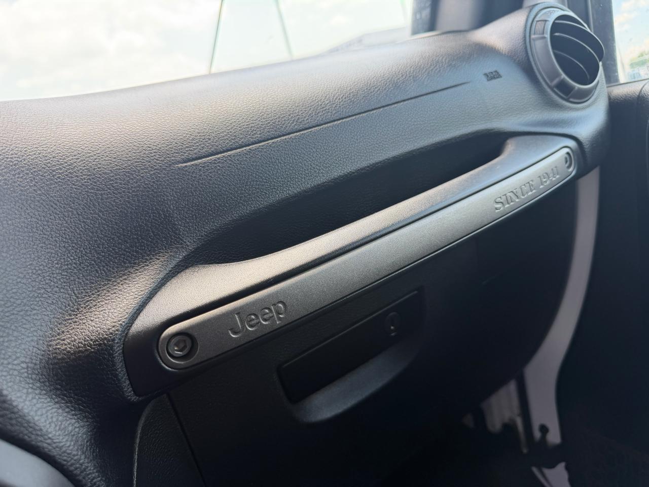 Jeep Wrangler 4WD 2dr Sport 2015