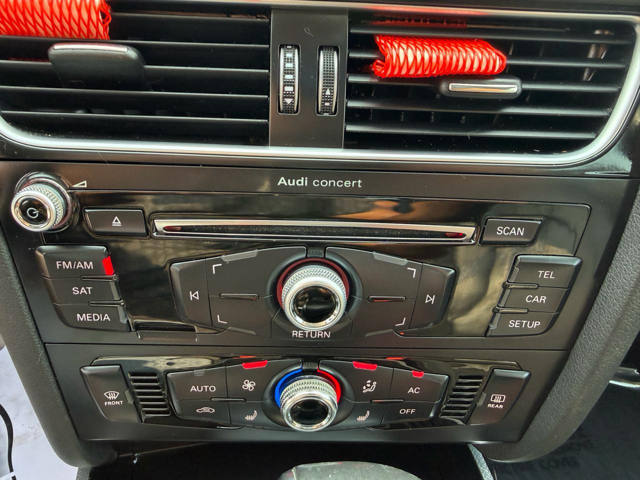 Audi A4 4dr Sdn Auto quattro 2.0T Premium 2014