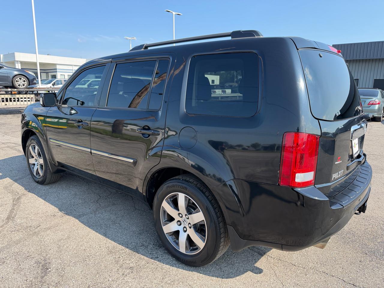 Honda Pilot 2WD 4dr Touring w/RES & Navi 2012