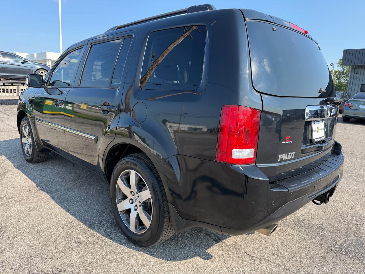 Honda Pilot 2WD 4dr Touring w/RES & Navi 2012