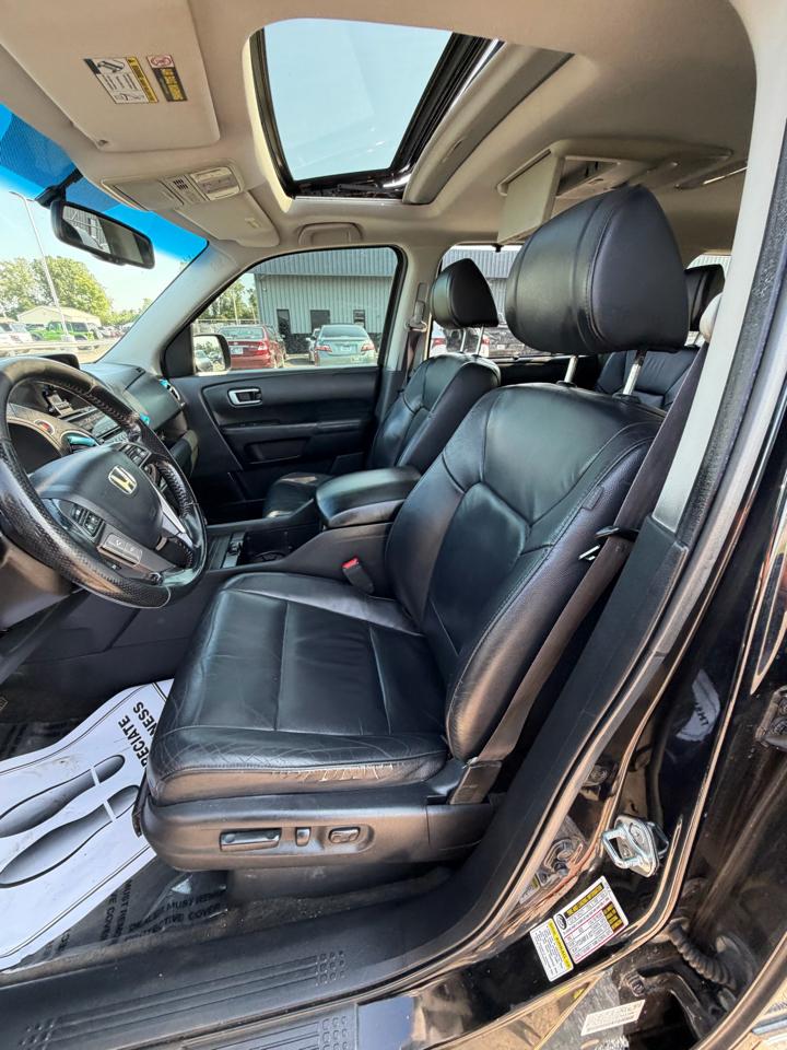 Honda Pilot 2WD 4dr Touring w/RES & Navi 2012