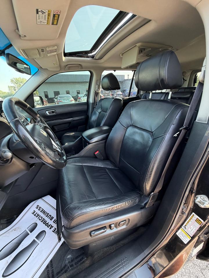 Honda Pilot 2WD 4dr Touring w/RES & Navi 2012