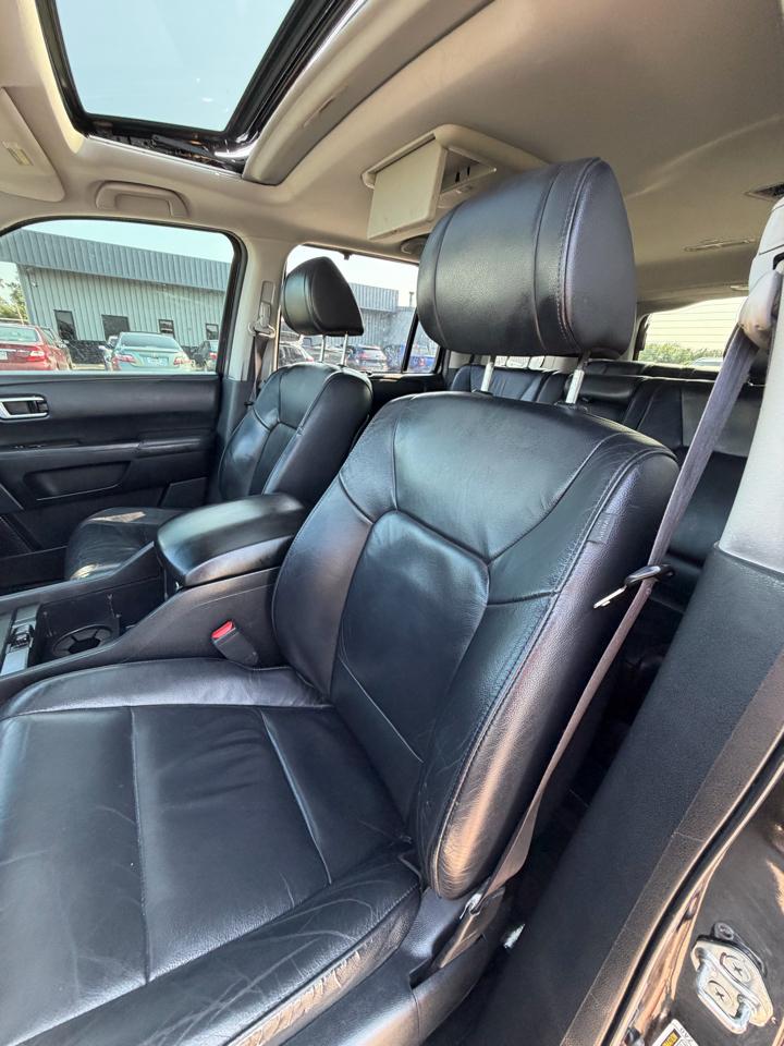 Honda Pilot 2WD 4dr Touring w/RES & Navi 2012