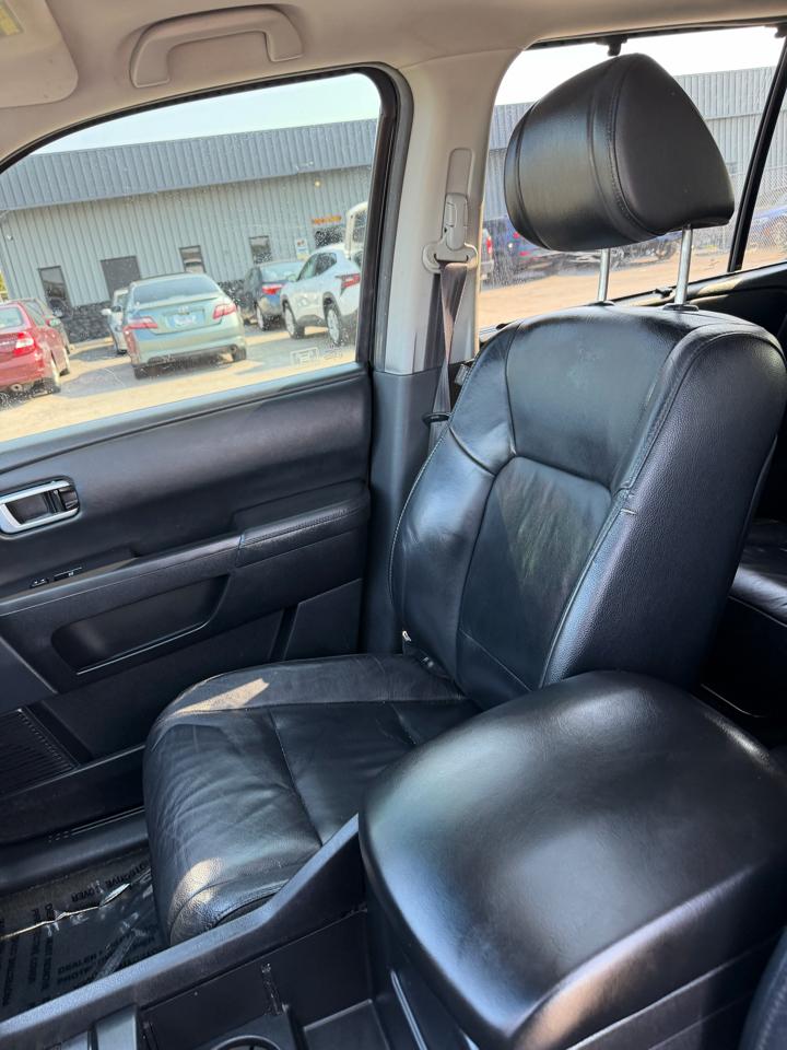 Honda Pilot 2WD 4dr Touring w/RES & Navi 2012