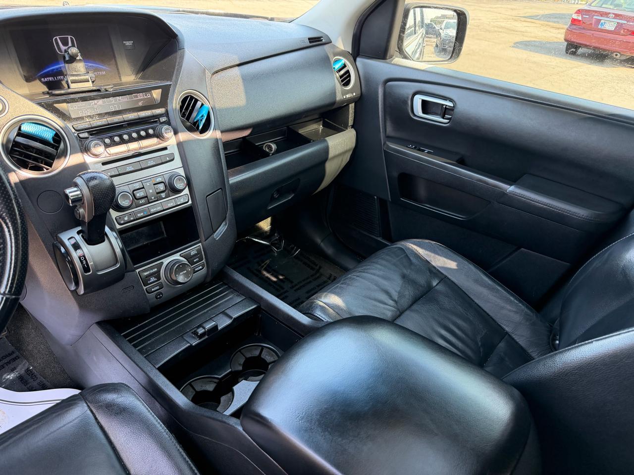 Honda Pilot 2WD 4dr Touring w/RES & Navi 2012